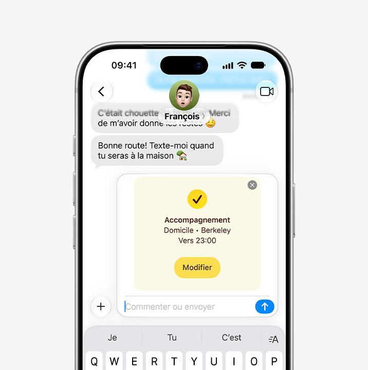 iPhone 18 Pro, face avant, app Messages ouverte avec la fonctionnalité Accompagnement qui avise la personne destinataire de l’arrivée à domicile de la personne expéditrice