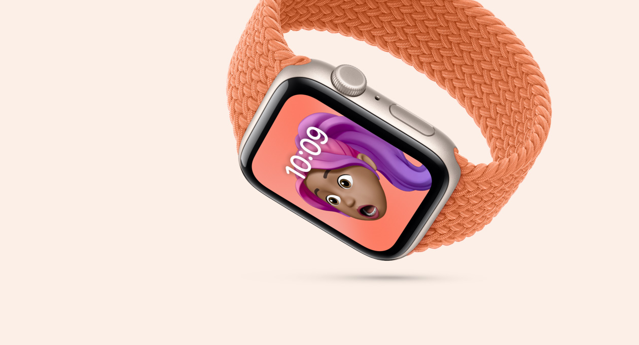 Apple Watch SE 3, aluminijsko kućište zvjezdano bijele boje, staklo zaslona otporno na udarce, pletena narukvica Solo Loop boje kurkume